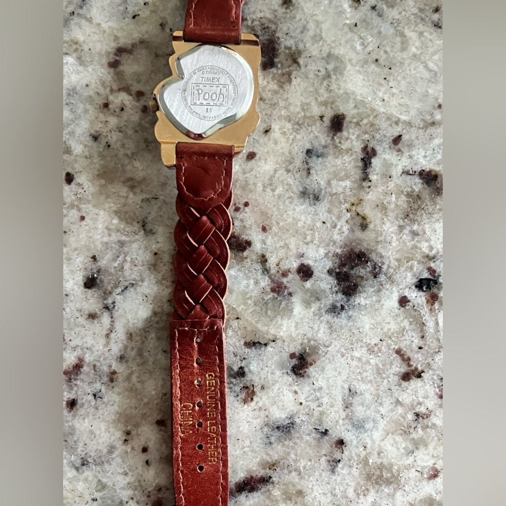 Disney Pooh Vintage Timex with Gold Accent - Picture 3 of 5